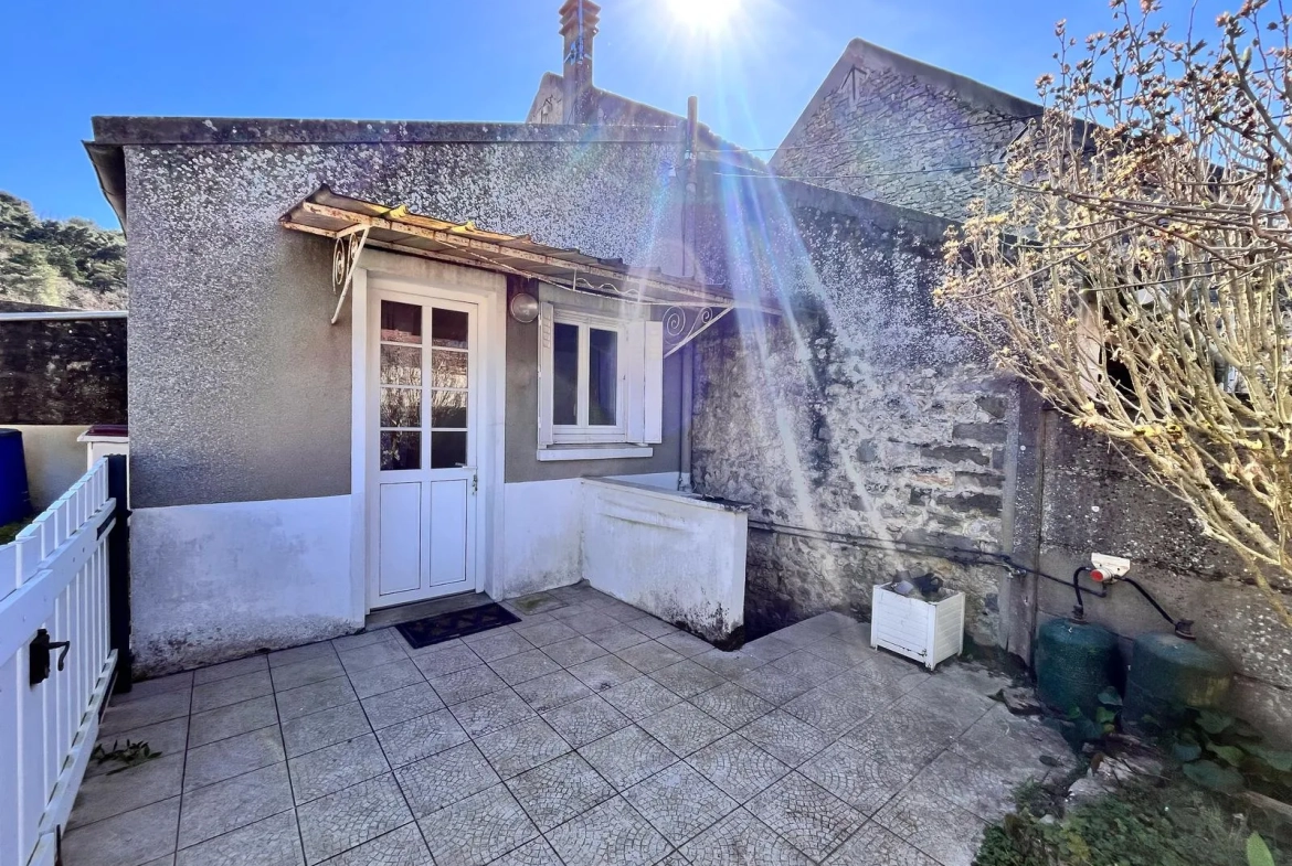 Maison en pierre spacieuse avec dépendances à Boissy-le-Cutte 