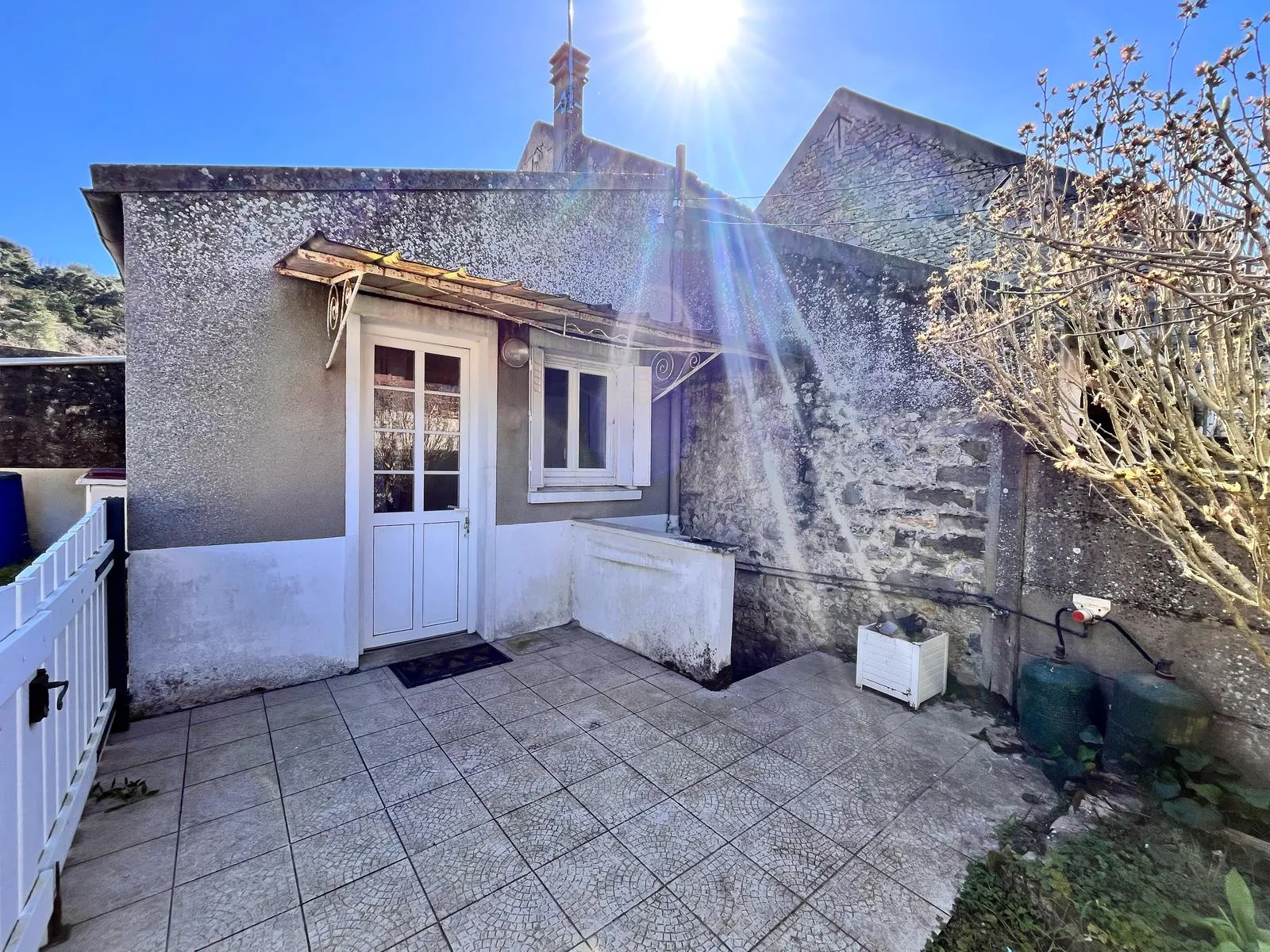 Maison en pierre spacieuse avec dépendances à Boissy-le-Cutte 