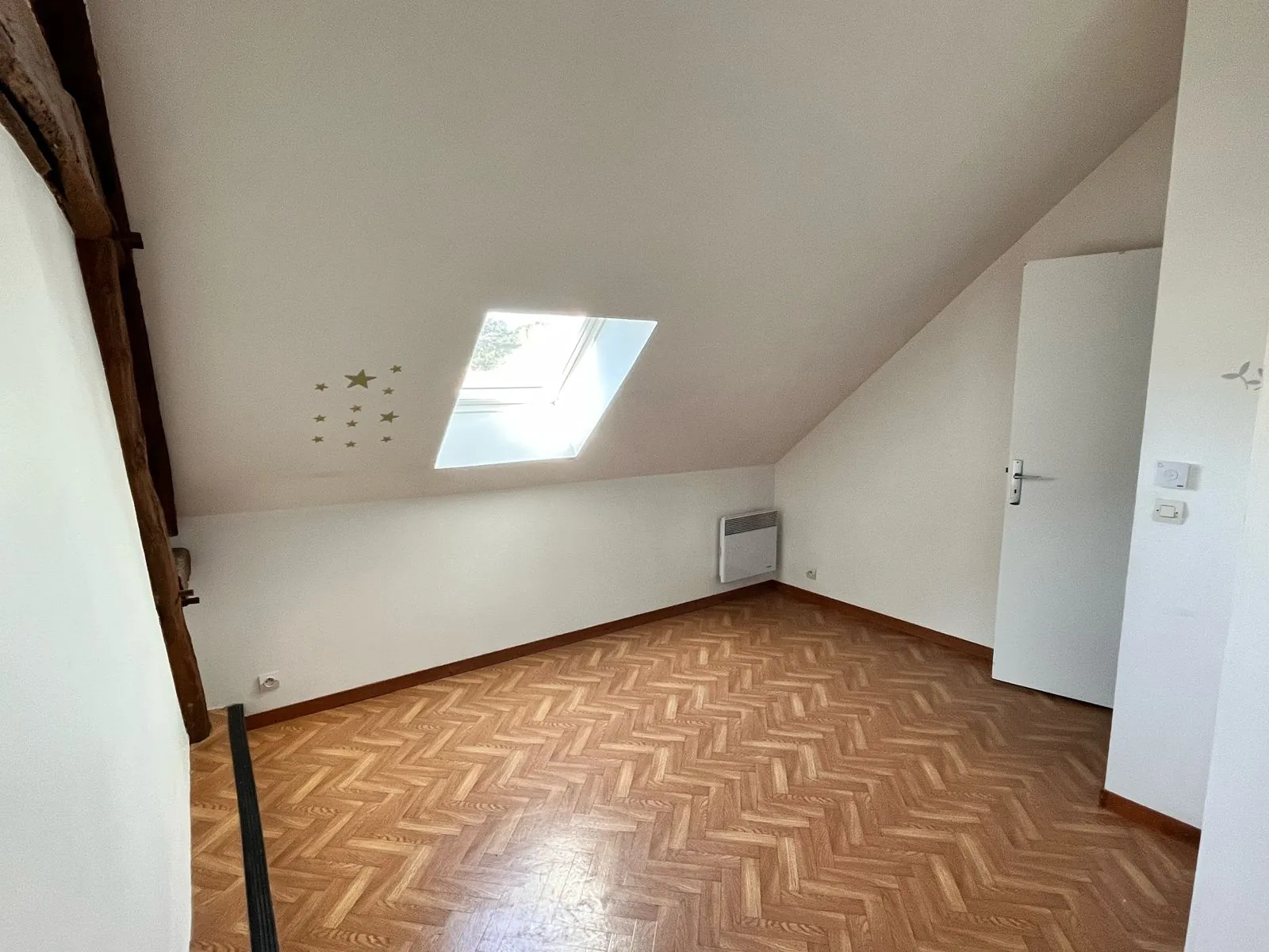 Maison en pierre spacieuse avec dépendances à Boissy-le-Cutte 