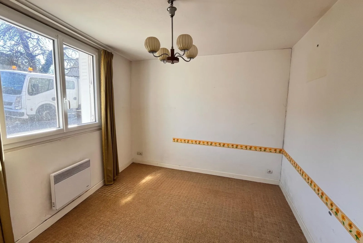 Maison en pierre spacieuse avec dépendances à Boissy-le-Cutte 