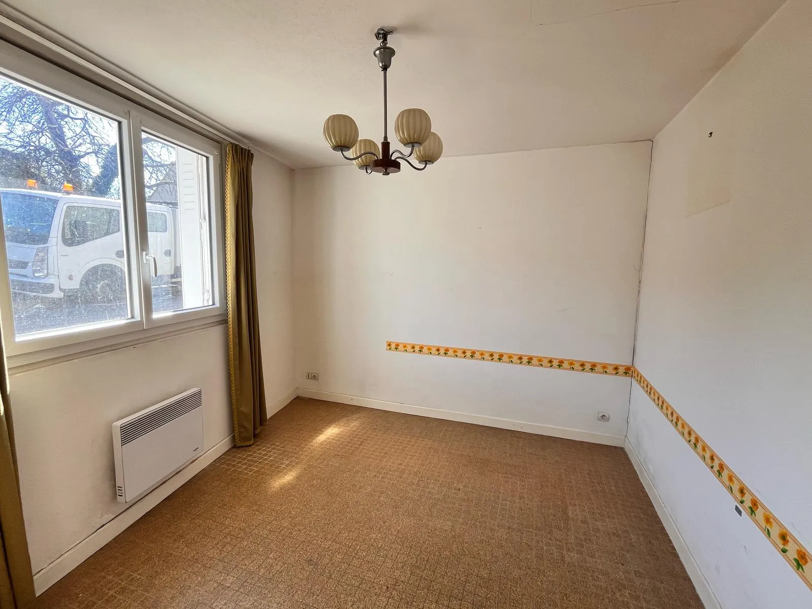 Maison en pierre spacieuse avec dépendances à Boissy-le-Cutte 