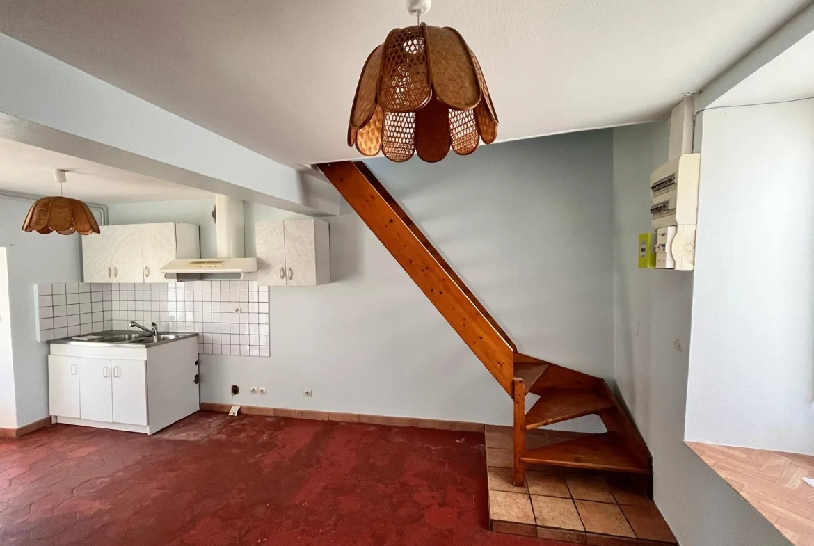 Maison en pierre spacieuse avec dépendances à Boissy-le-Cutte 