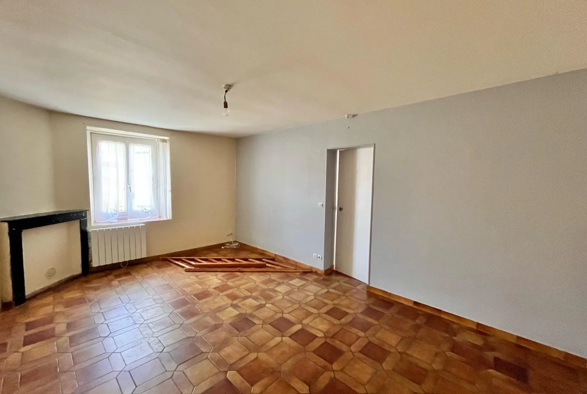 Maison en pierre spacieuse avec dépendances à Boissy-le-Cutte 