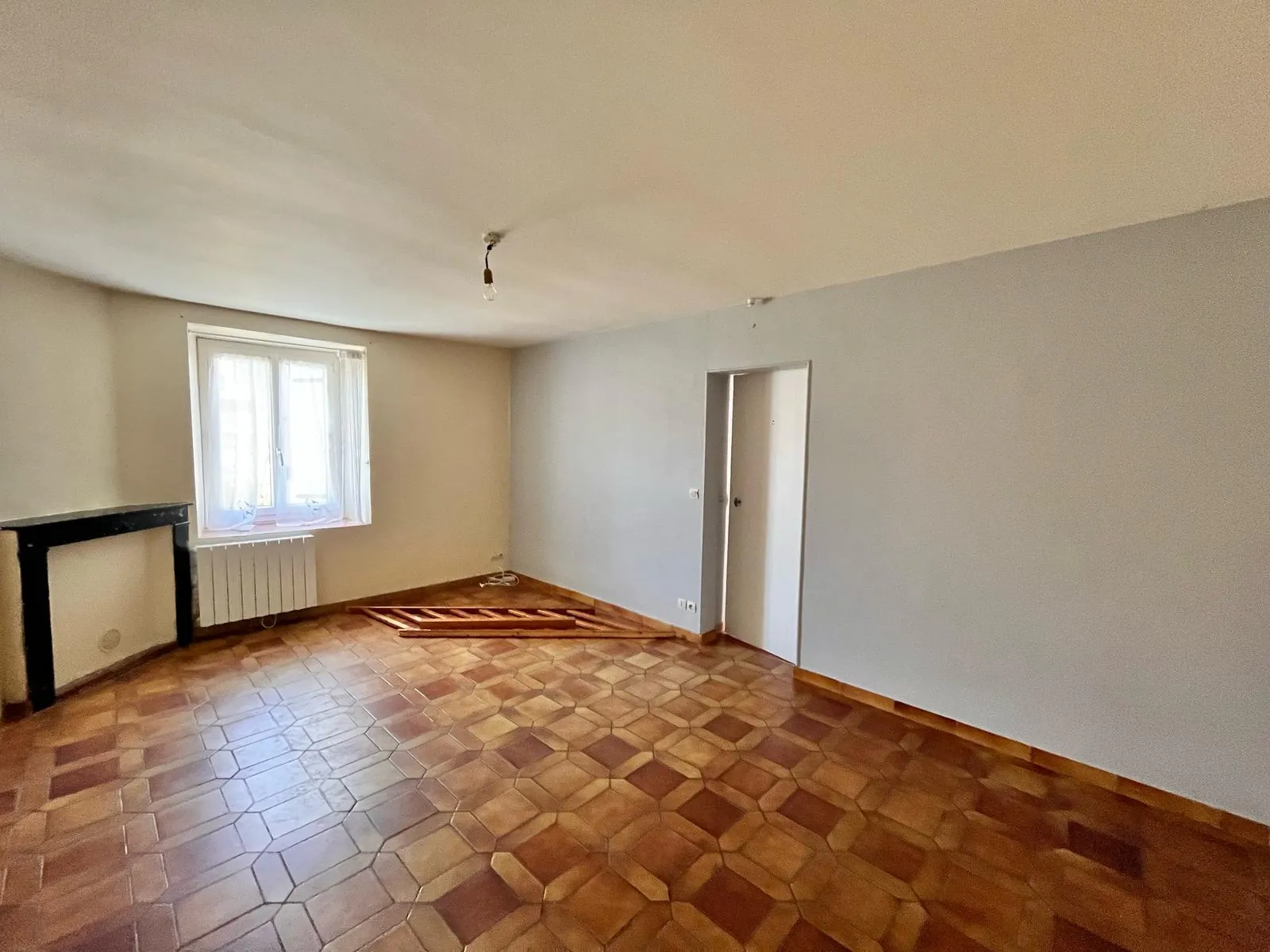 Maison en pierre spacieuse avec dépendances à Boissy-le-Cutte 