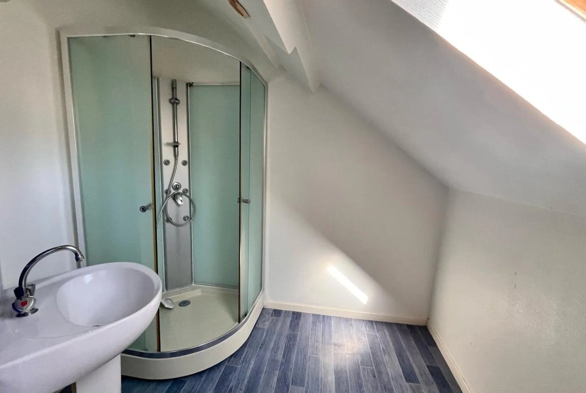 Maison en pierre spacieuse avec dépendances à Boissy-le-Cutte 