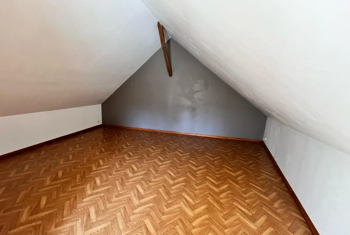 Maison en pierre spacieuse avec dépendances à Boissy-le-Cutte 
