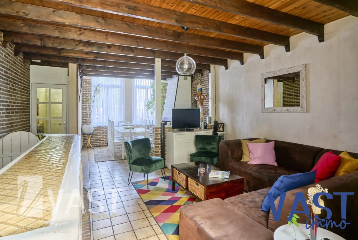 Maison de 1930 à Tourcoing avec 5 chambres, terrasse et cachet d'époque 