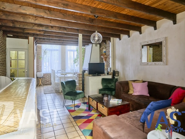 Maison de 1930 à Tourcoing avec 5 chambres, terrasse et cachet d'époque