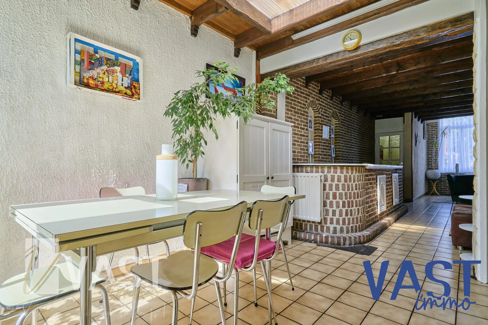 Maison de 1930 à Tourcoing avec 5 chambres, terrasse et cachet d'époque 