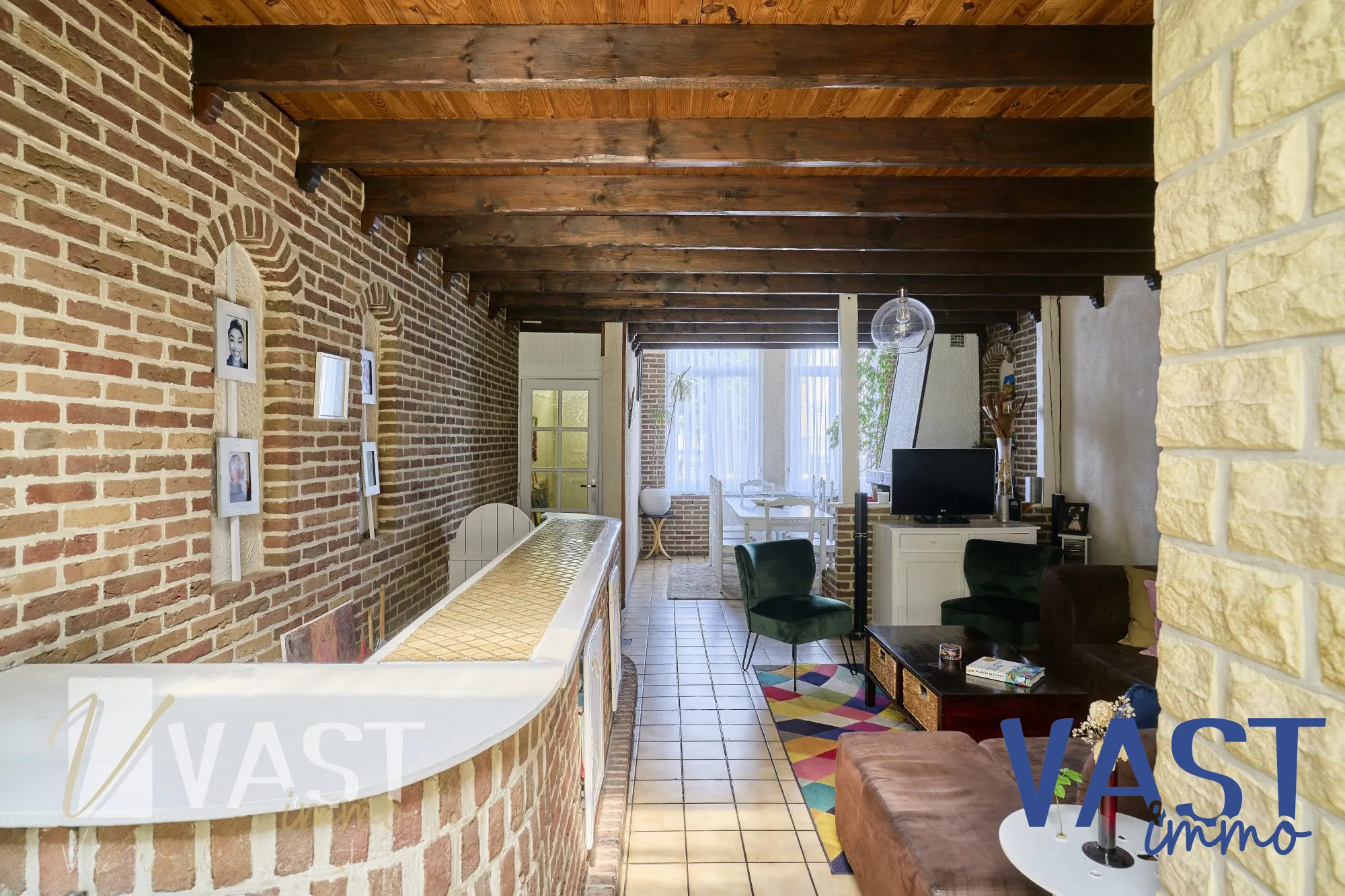 Maison de 1930 à Tourcoing avec 5 chambres, terrasse et cachet d'époque 