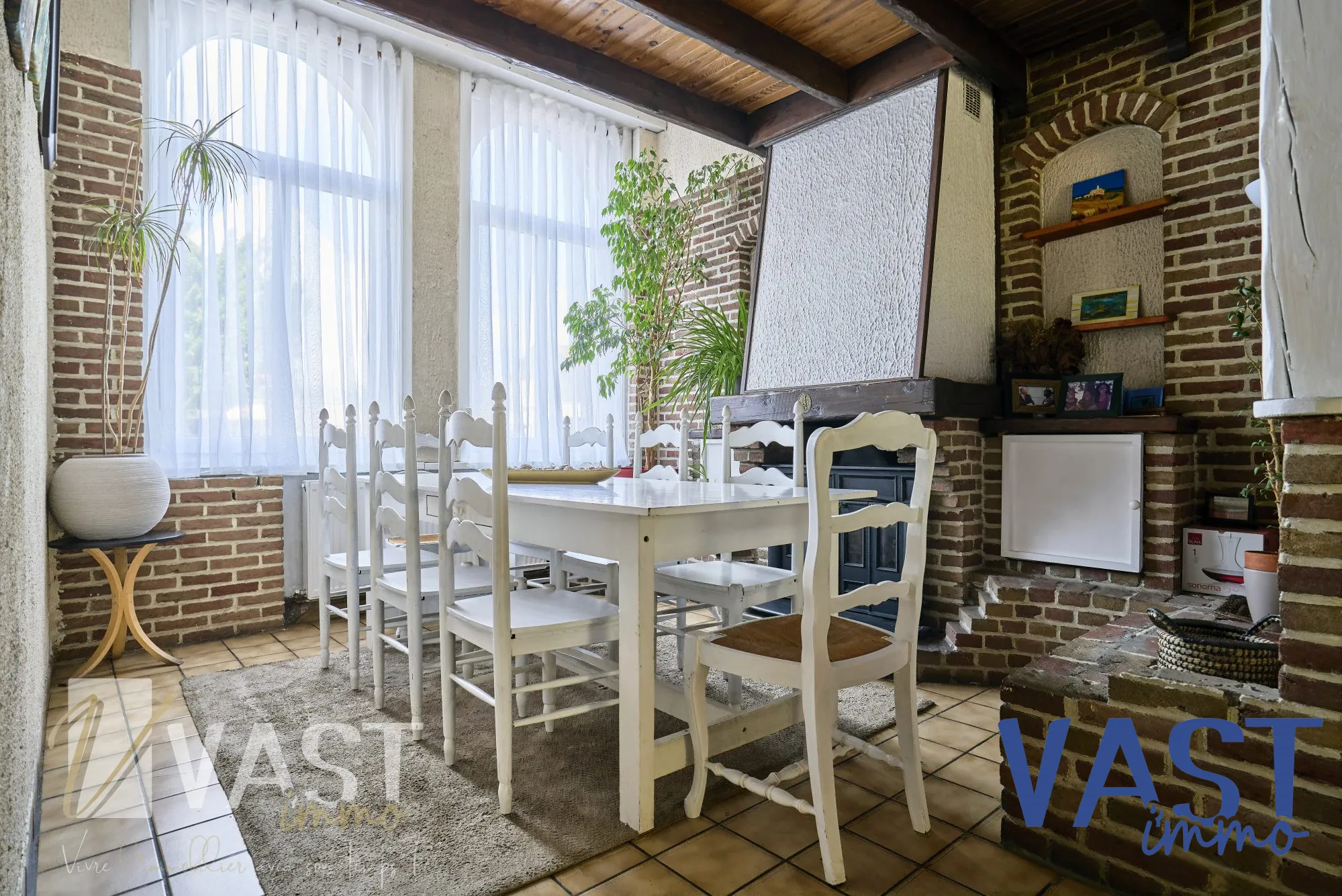 Maison de 1930 à Tourcoing avec 5 chambres, terrasse et cachet d'époque 