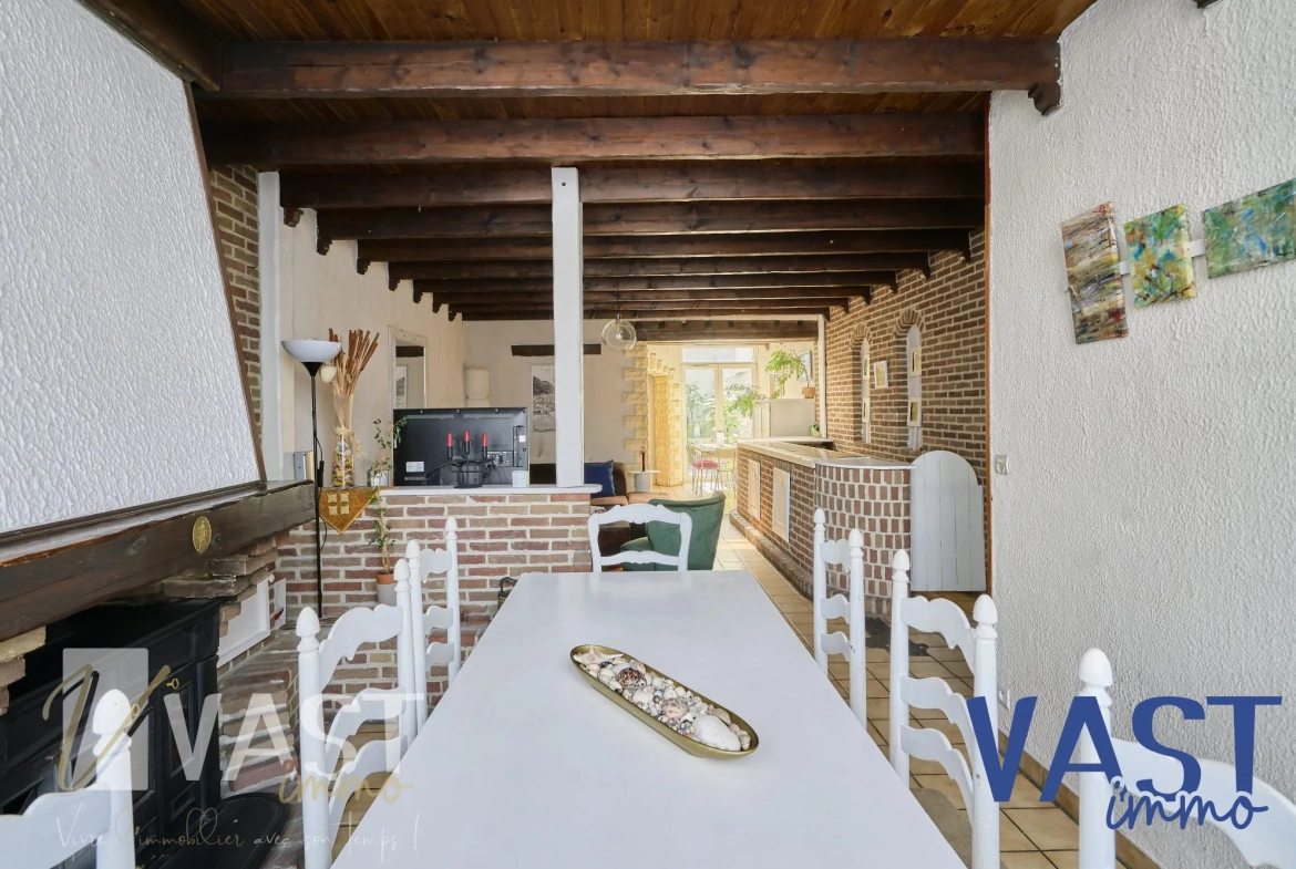 Maison de 1930 à Tourcoing avec 5 chambres, terrasse et cachet d'époque 