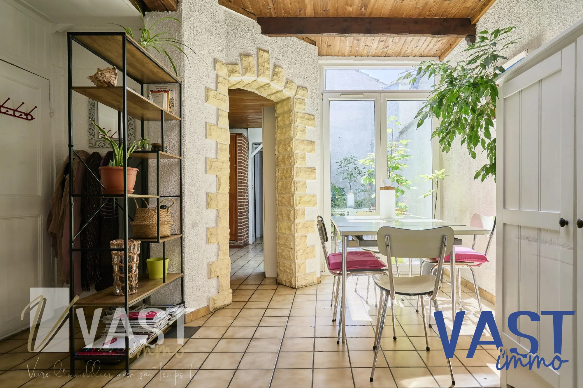 Maison de 1930 à Tourcoing avec 5 chambres, terrasse et cachet d'époque 