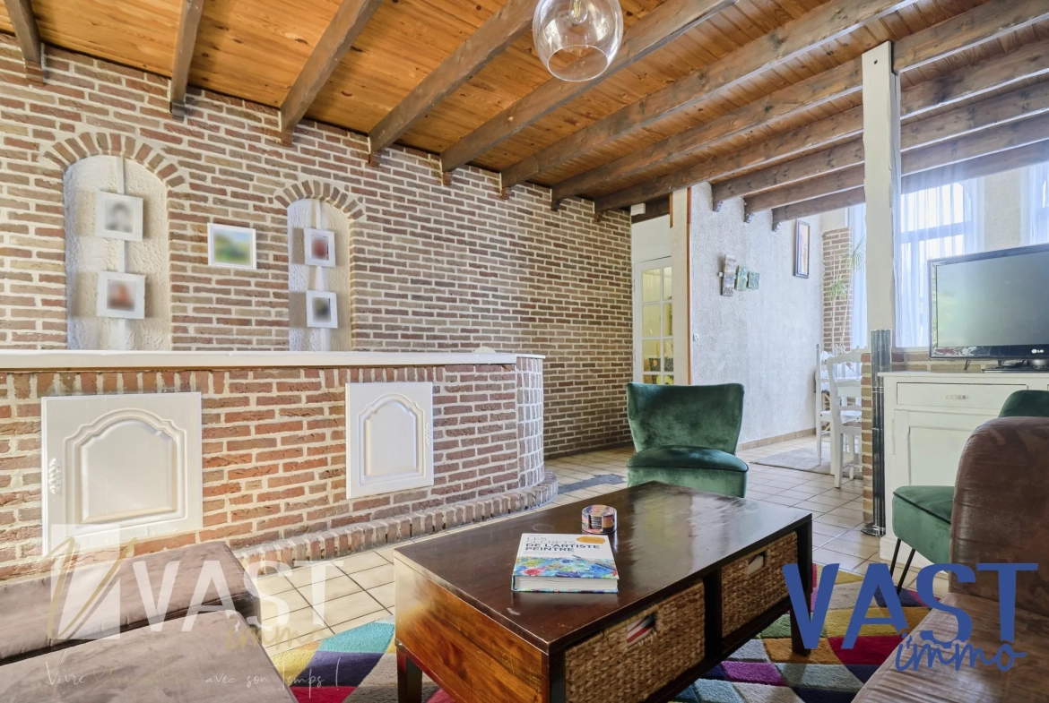 Maison de 1930 à Tourcoing avec 5 chambres, terrasse et cachet d'époque 