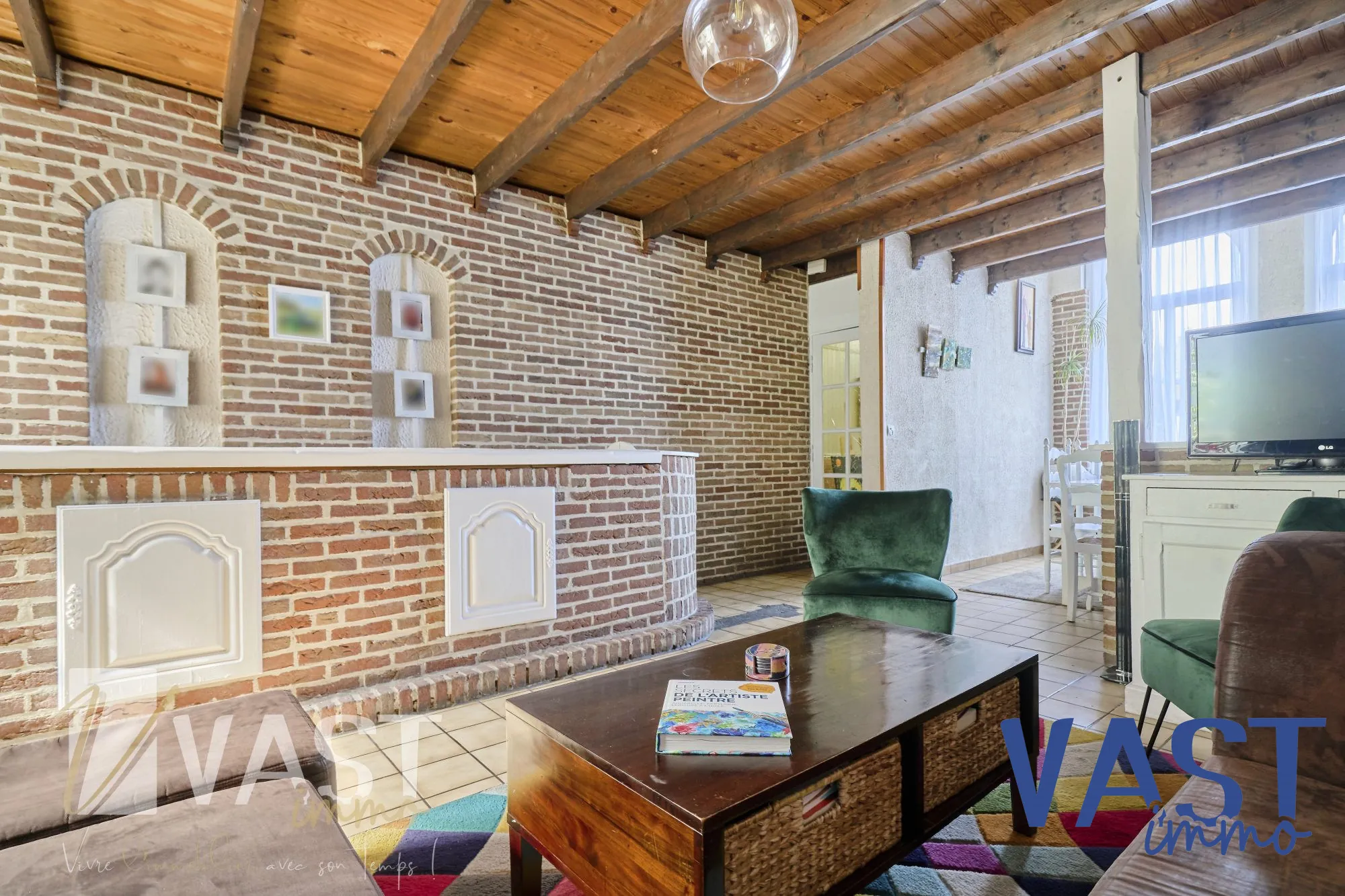 Maison de 1930 à Tourcoing avec 5 chambres, terrasse et cachet d'époque 