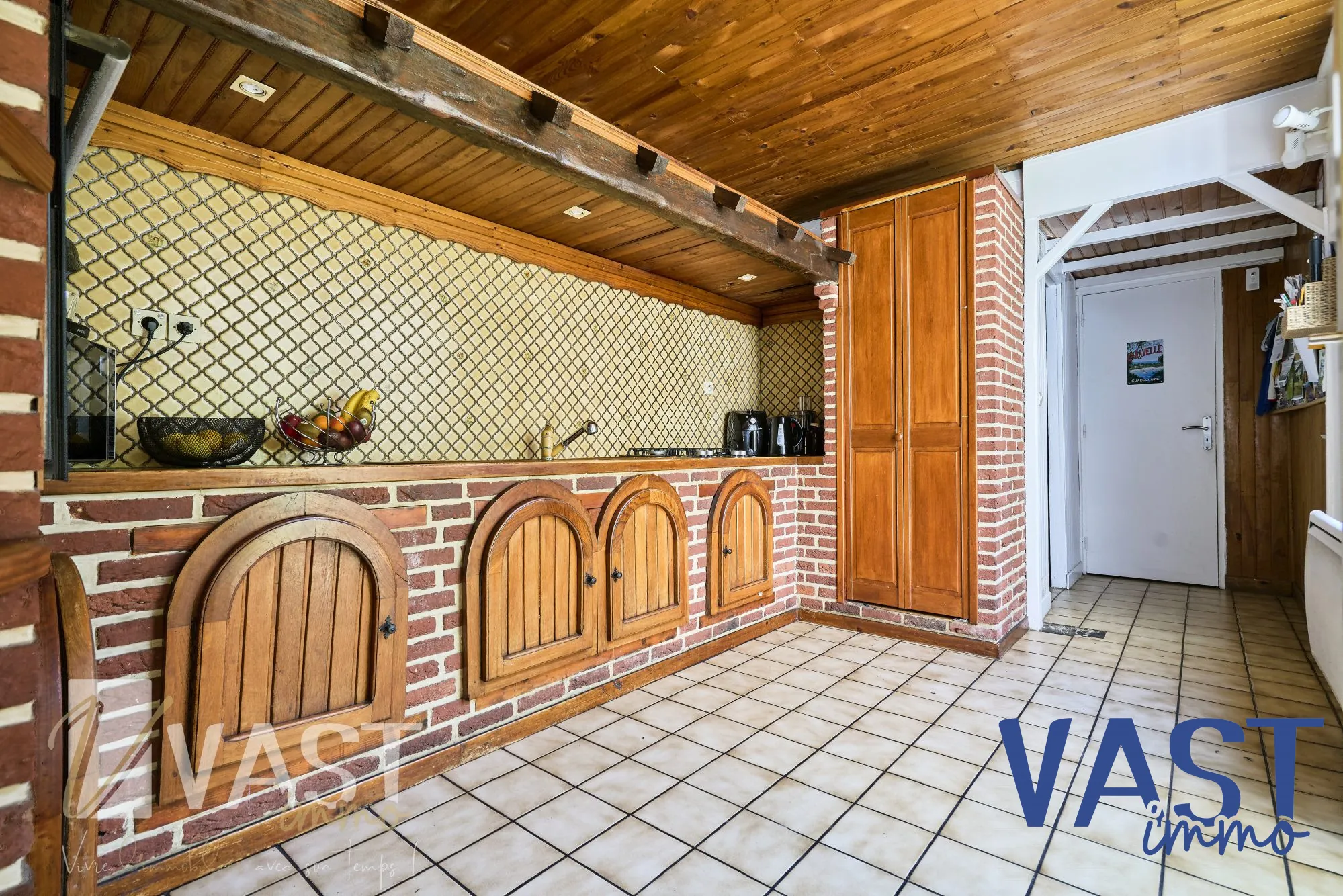 Maison de 1930 à Tourcoing avec 5 chambres, terrasse et cachet d'époque 