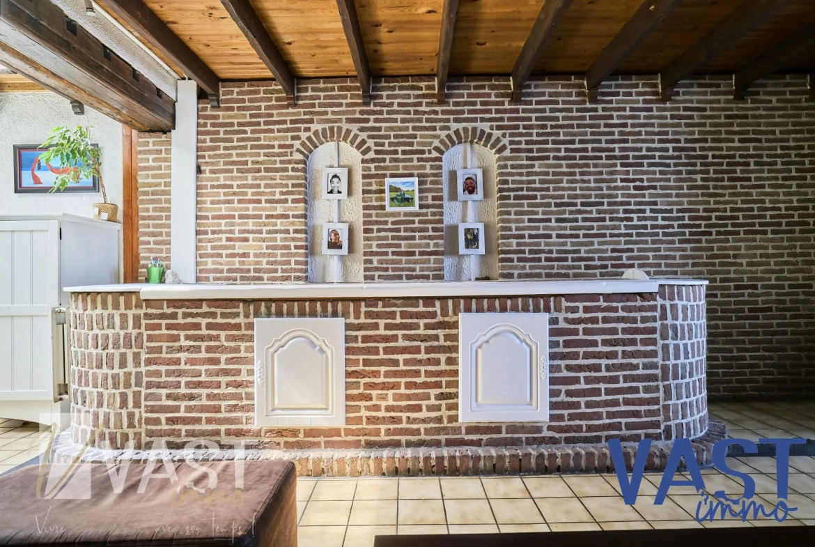 Maison de 1930 à Tourcoing avec 5 chambres, terrasse et cachet d'époque 