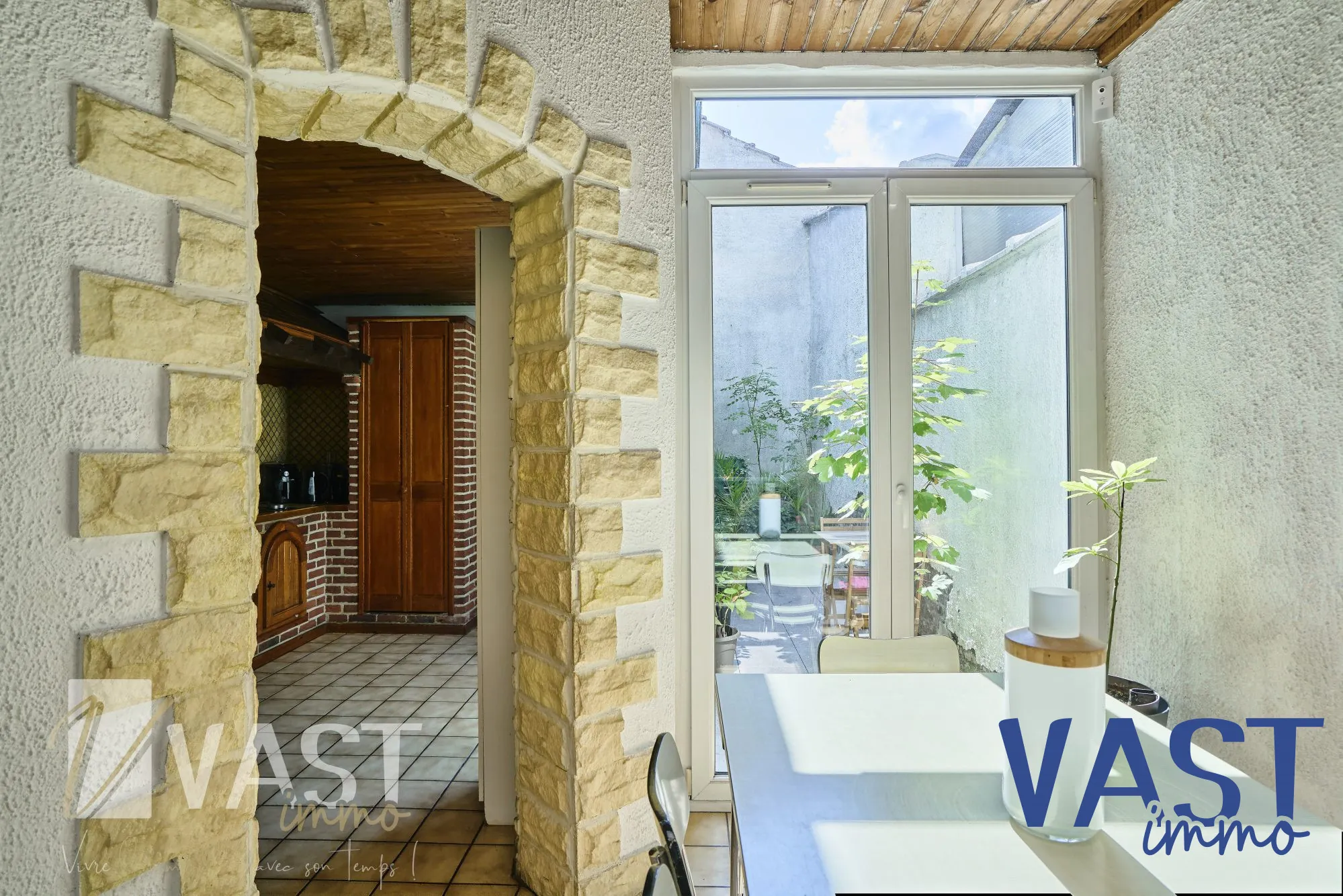 Maison de 1930 à Tourcoing avec 5 chambres, terrasse et cachet d'époque 