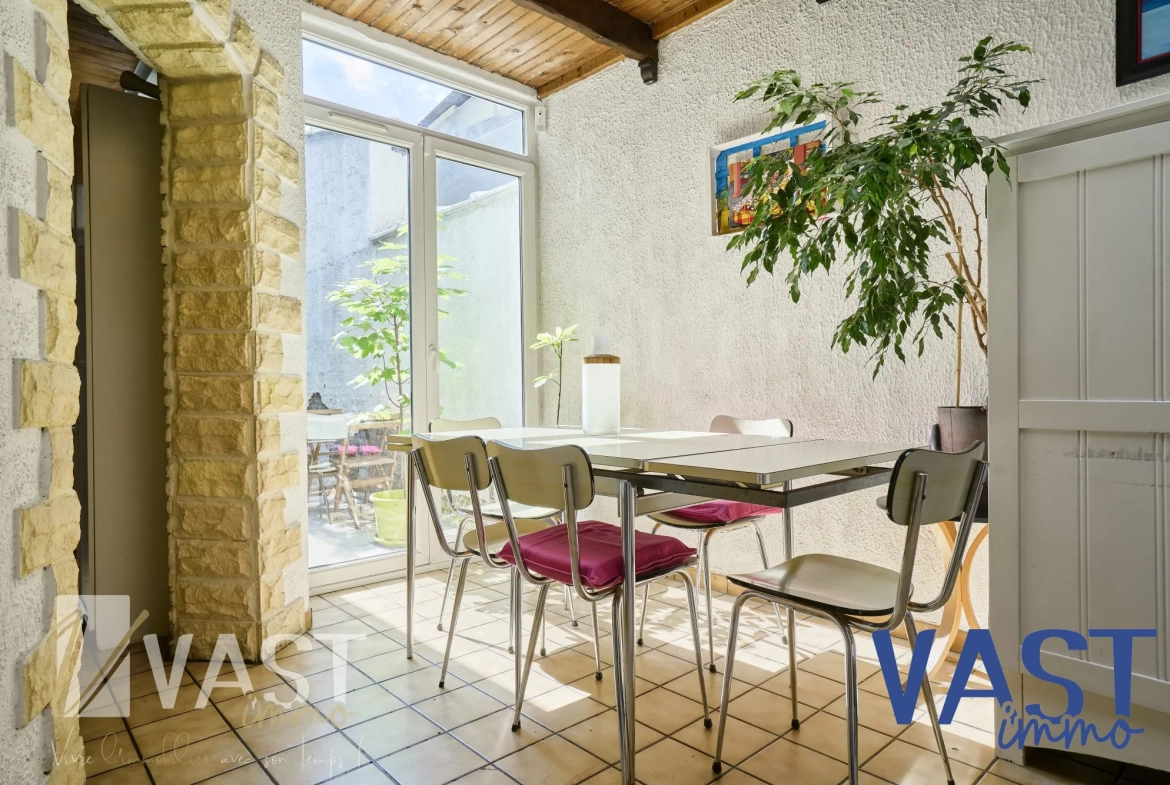 Maison de 1930 à Tourcoing avec 5 chambres, terrasse et cachet d'époque 