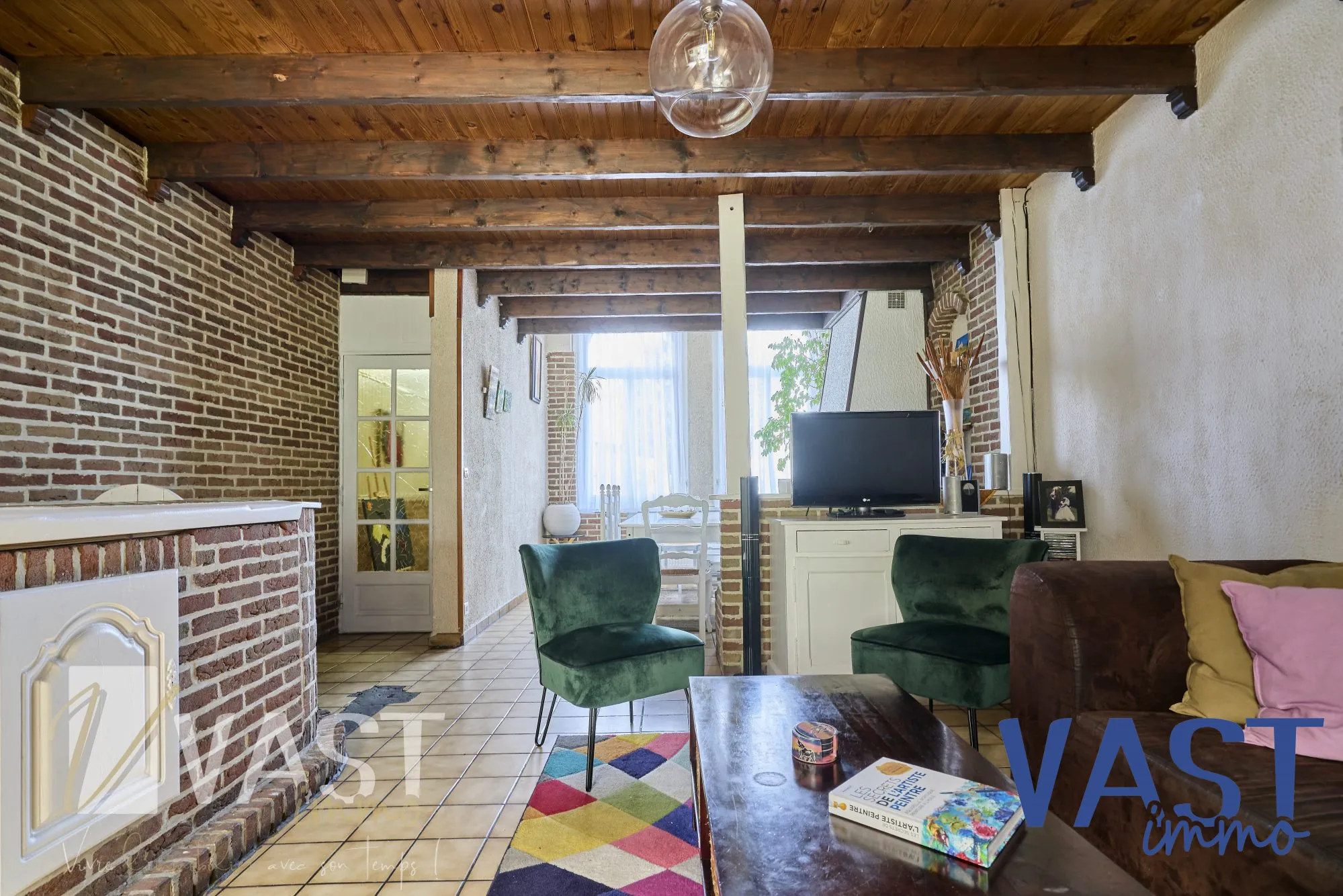 Maison de 1930 à Tourcoing avec 5 chambres, terrasse et cachet d'époque 