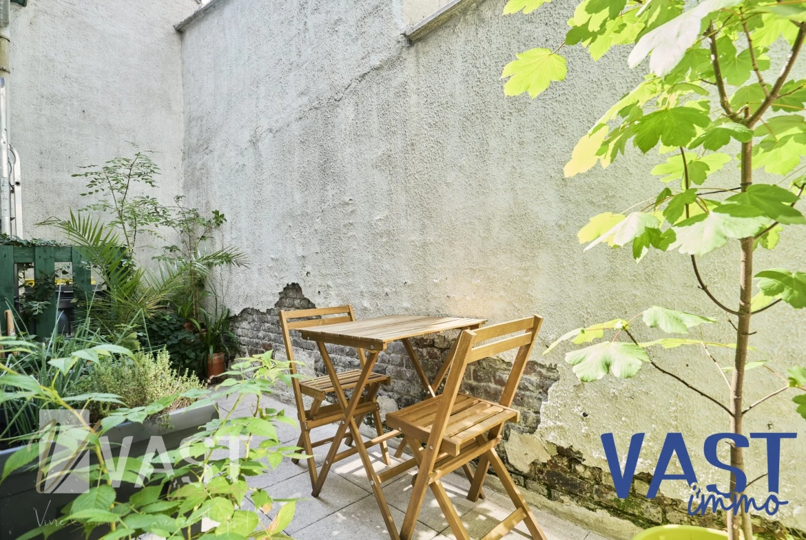 Maison de 1930 à Tourcoing avec 5 chambres, terrasse et cachet d'époque 