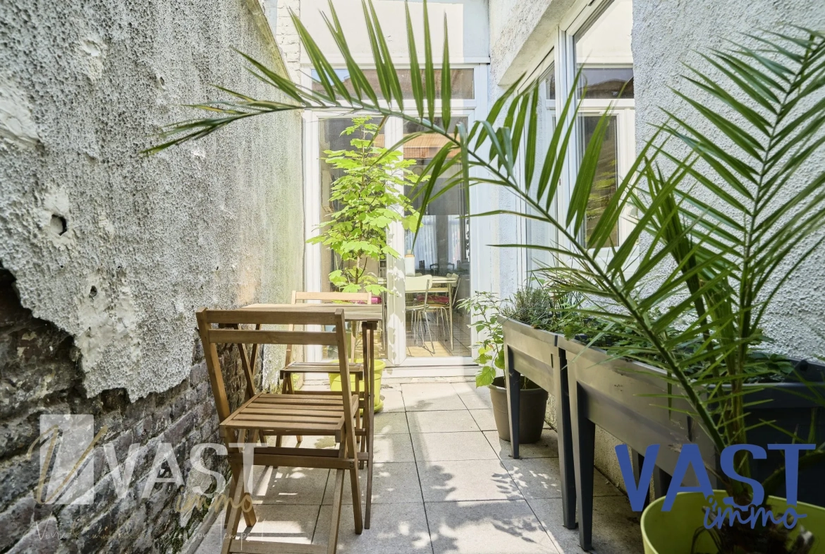 Maison de 1930 à Tourcoing avec 5 chambres, terrasse et cachet d'époque 