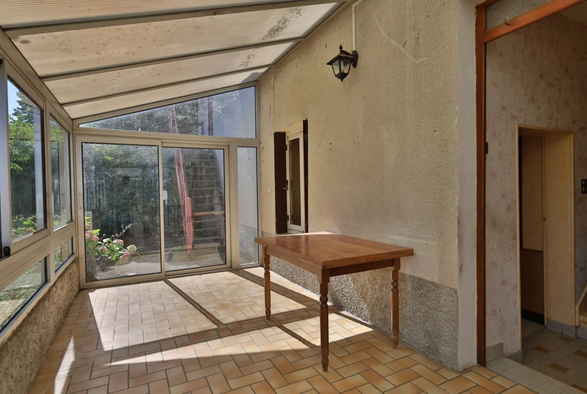 Maison à vendre de 133 m² à Beauvoir-de-marc avec jardin et travaux à prévoir 