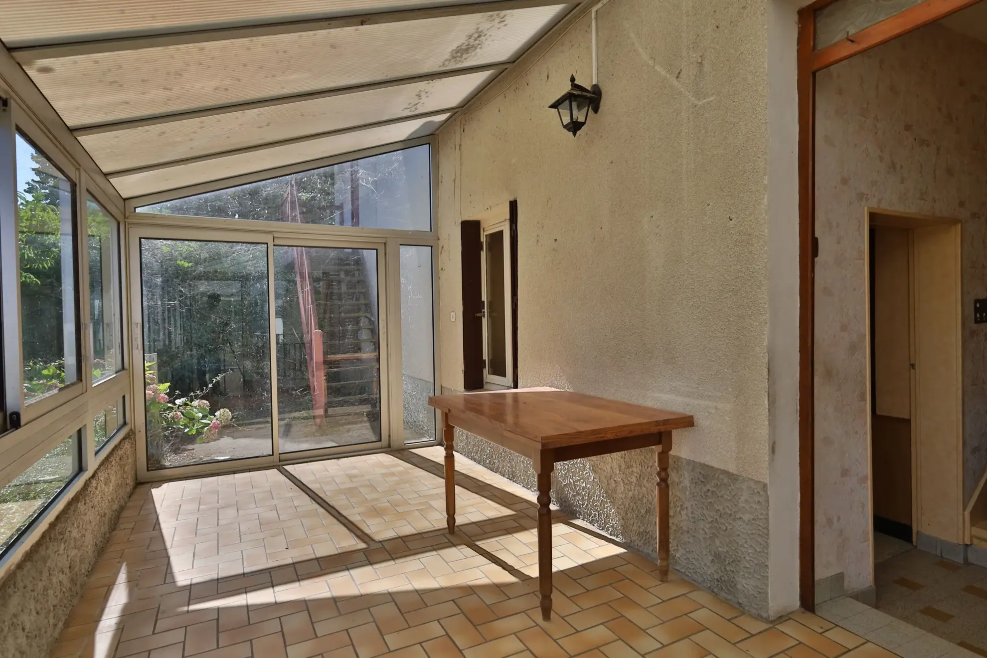 Maison à vendre de 133 m² à Beauvoir-de-marc avec jardin et travaux à prévoir 