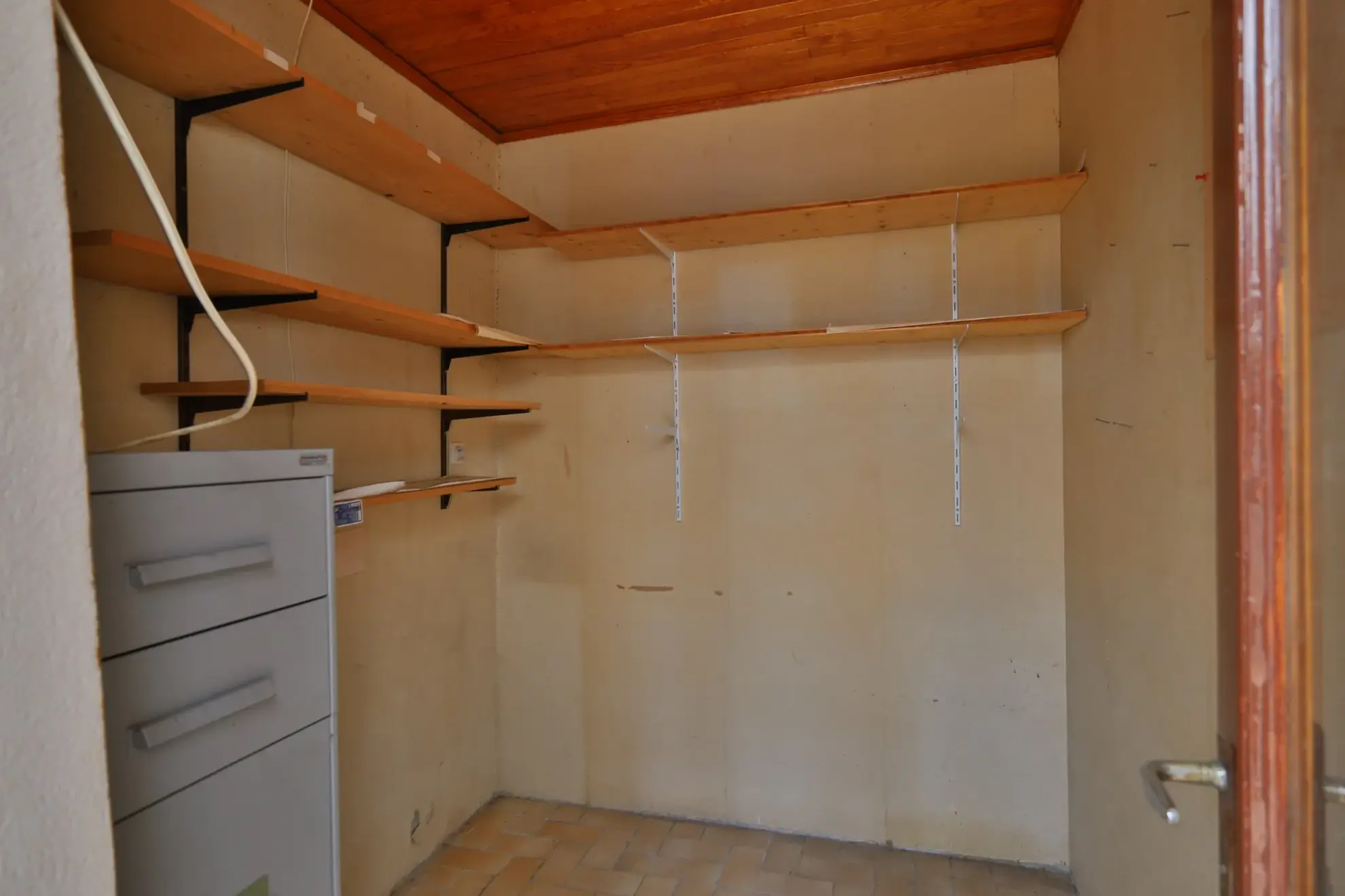 Maison à vendre de 133 m² à Beauvoir-de-marc avec jardin et travaux à prévoir 