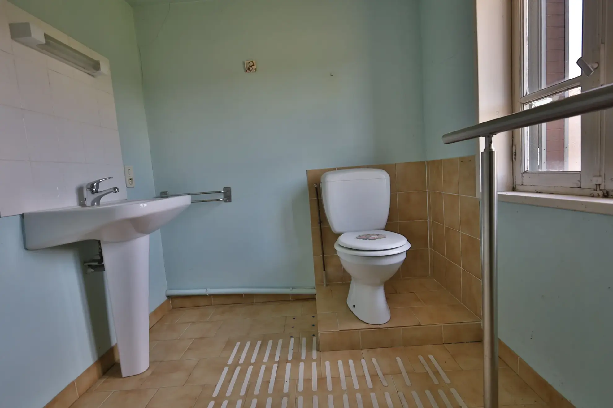 Maison à vendre de 133 m² à Beauvoir-de-marc avec jardin et travaux à prévoir 