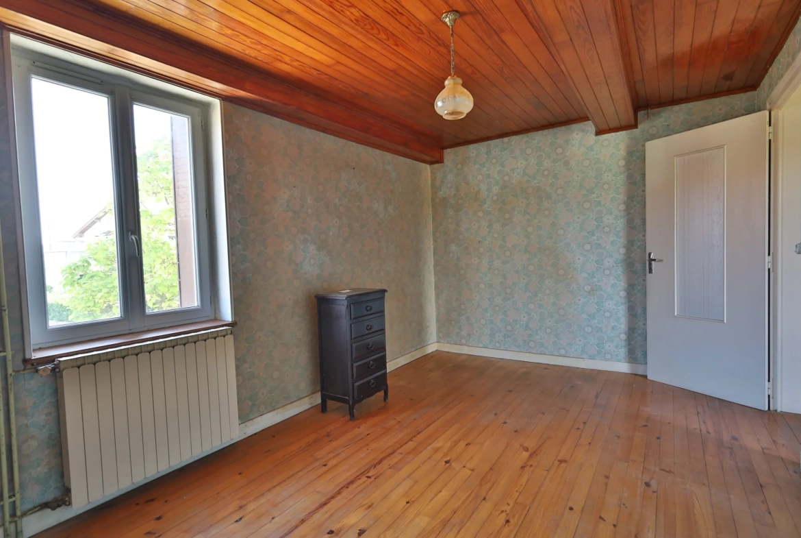 Maison à vendre de 133 m² à Beauvoir-de-marc avec jardin et travaux à prévoir 
