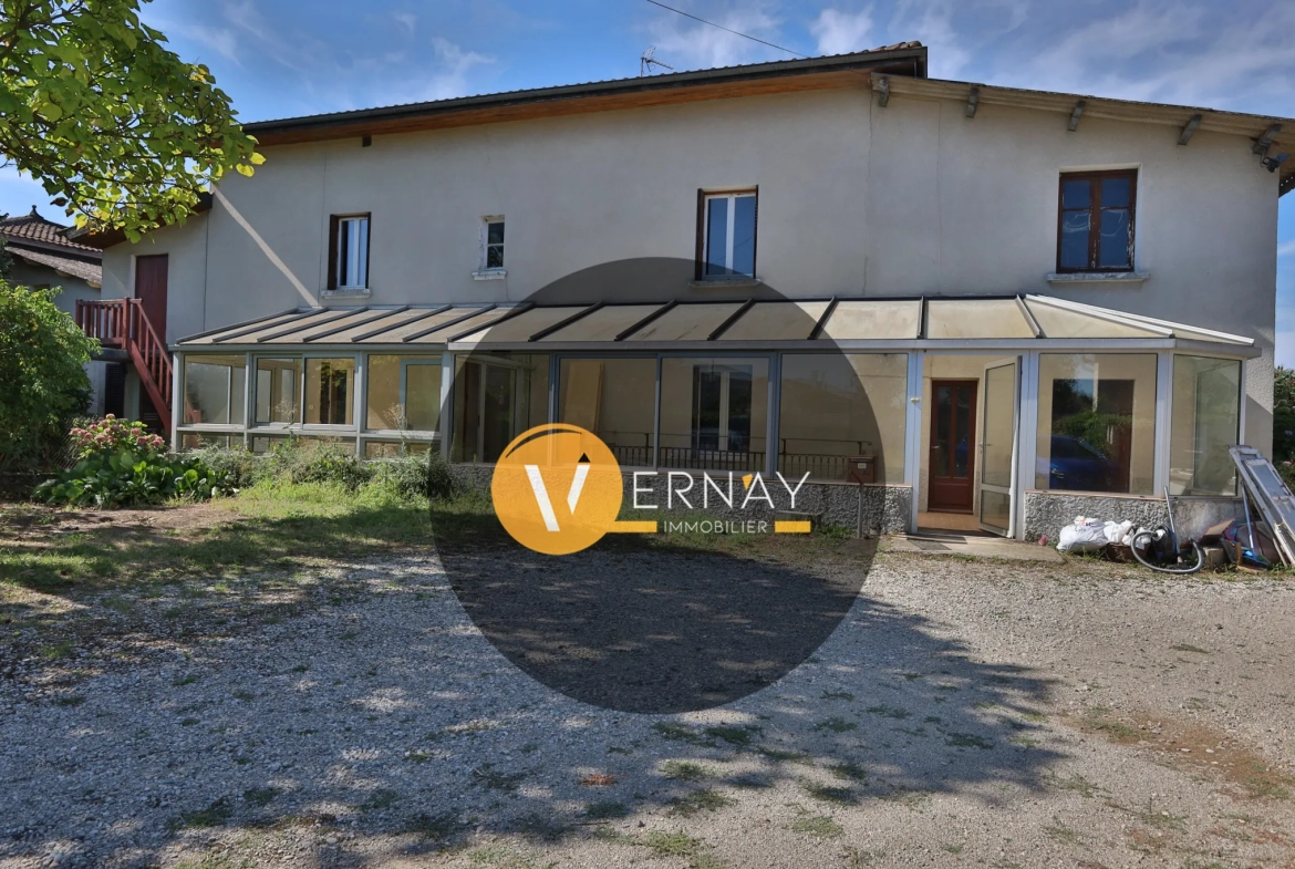 Maison à vendre de 133 m² à Beauvoir-de-marc avec jardin et travaux à prévoir 