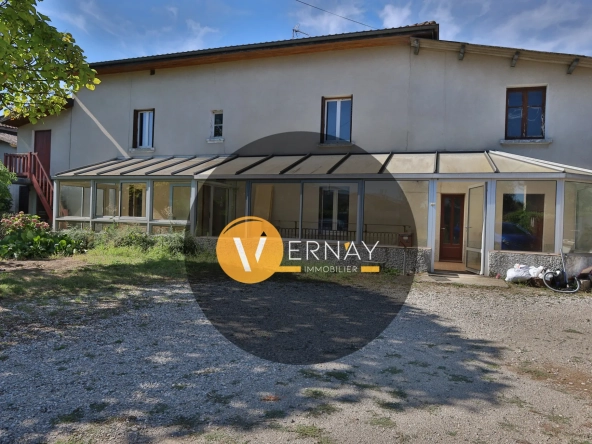 Maison à vendre de 133 m² à Beauvoir-de-marc avec jardin et travaux à prévoir