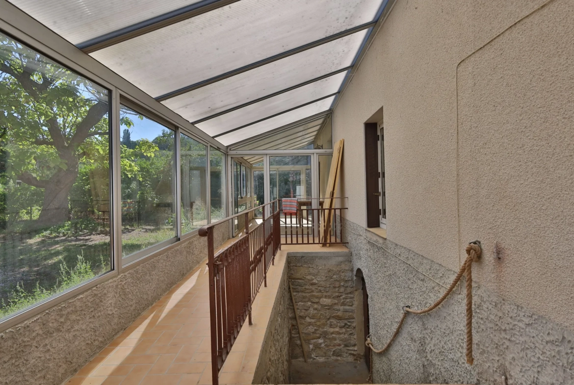Maison à vendre de 133 m² à Beauvoir-de-marc avec jardin et travaux à prévoir 