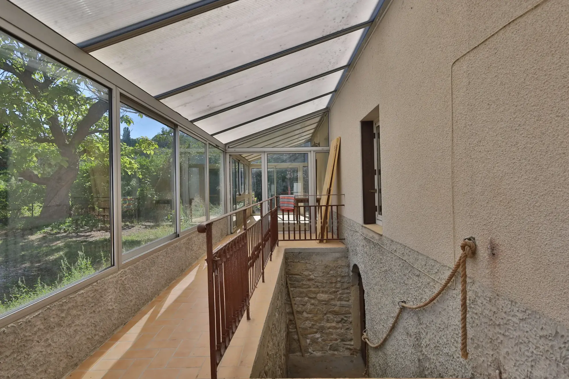 Maison à vendre de 133 m² à Beauvoir-de-marc avec jardin et travaux à prévoir 