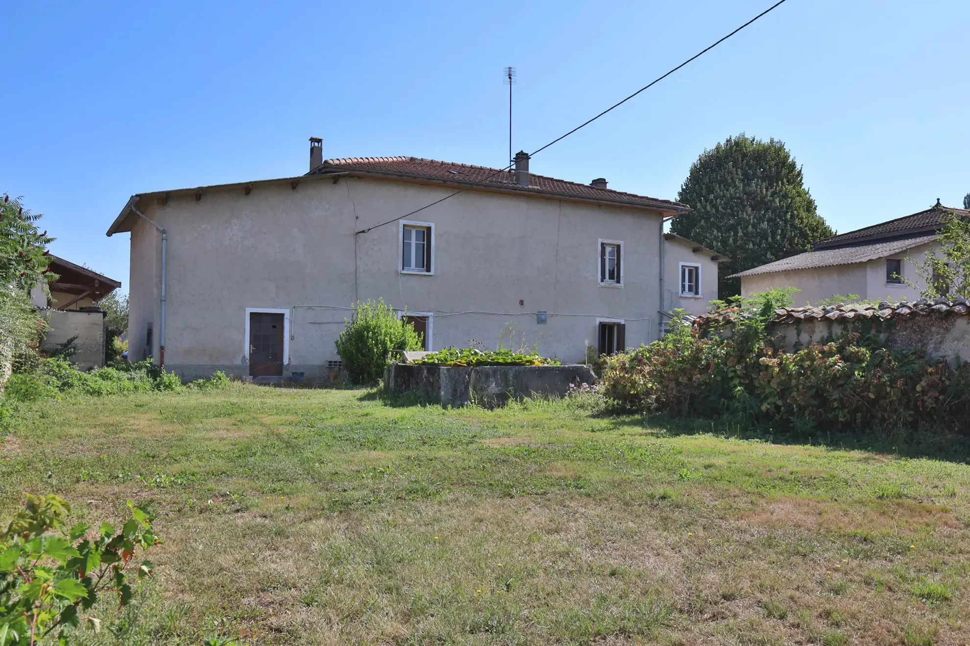 Maison à vendre de 133 m² à Beauvoir-de-marc avec jardin et travaux à prévoir 
