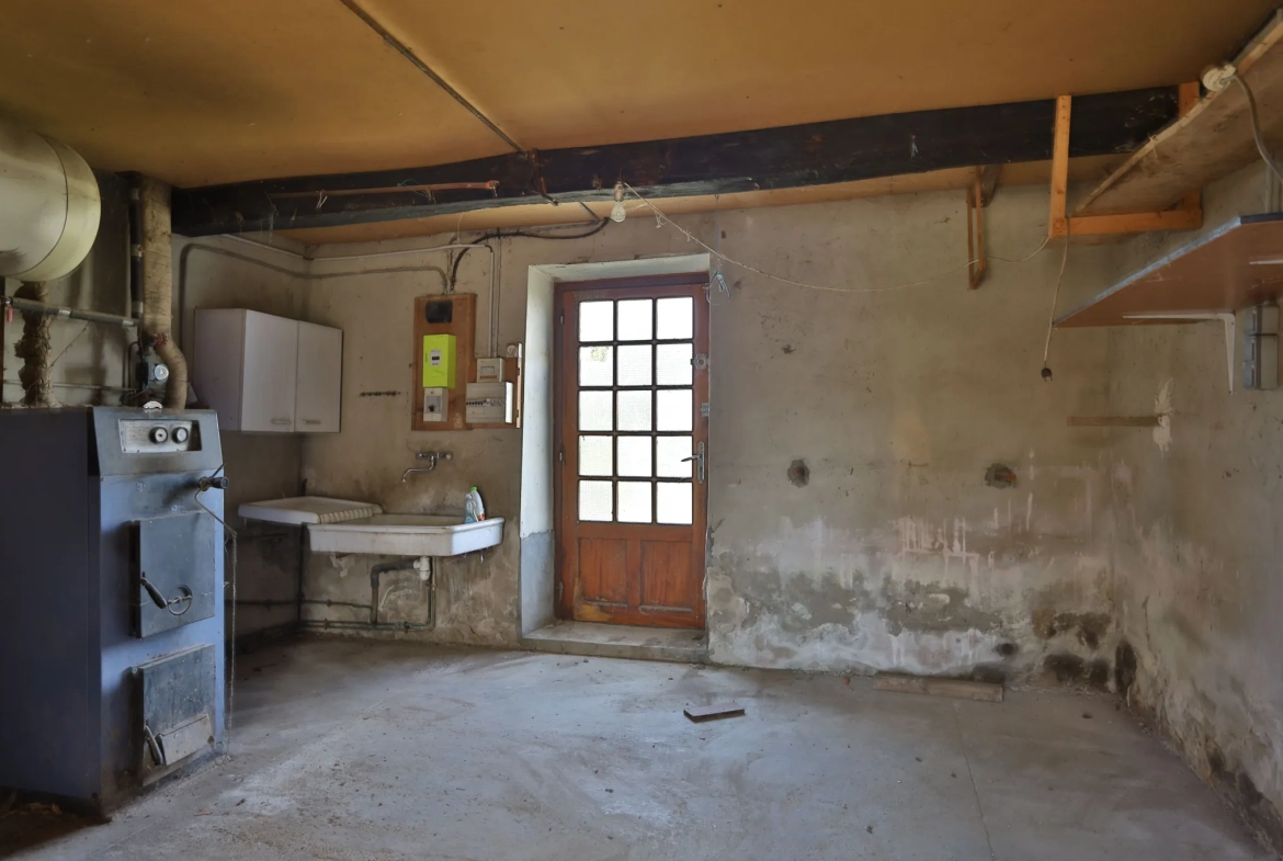 Maison à vendre de 133 m² à Beauvoir-de-marc avec jardin et travaux à prévoir 