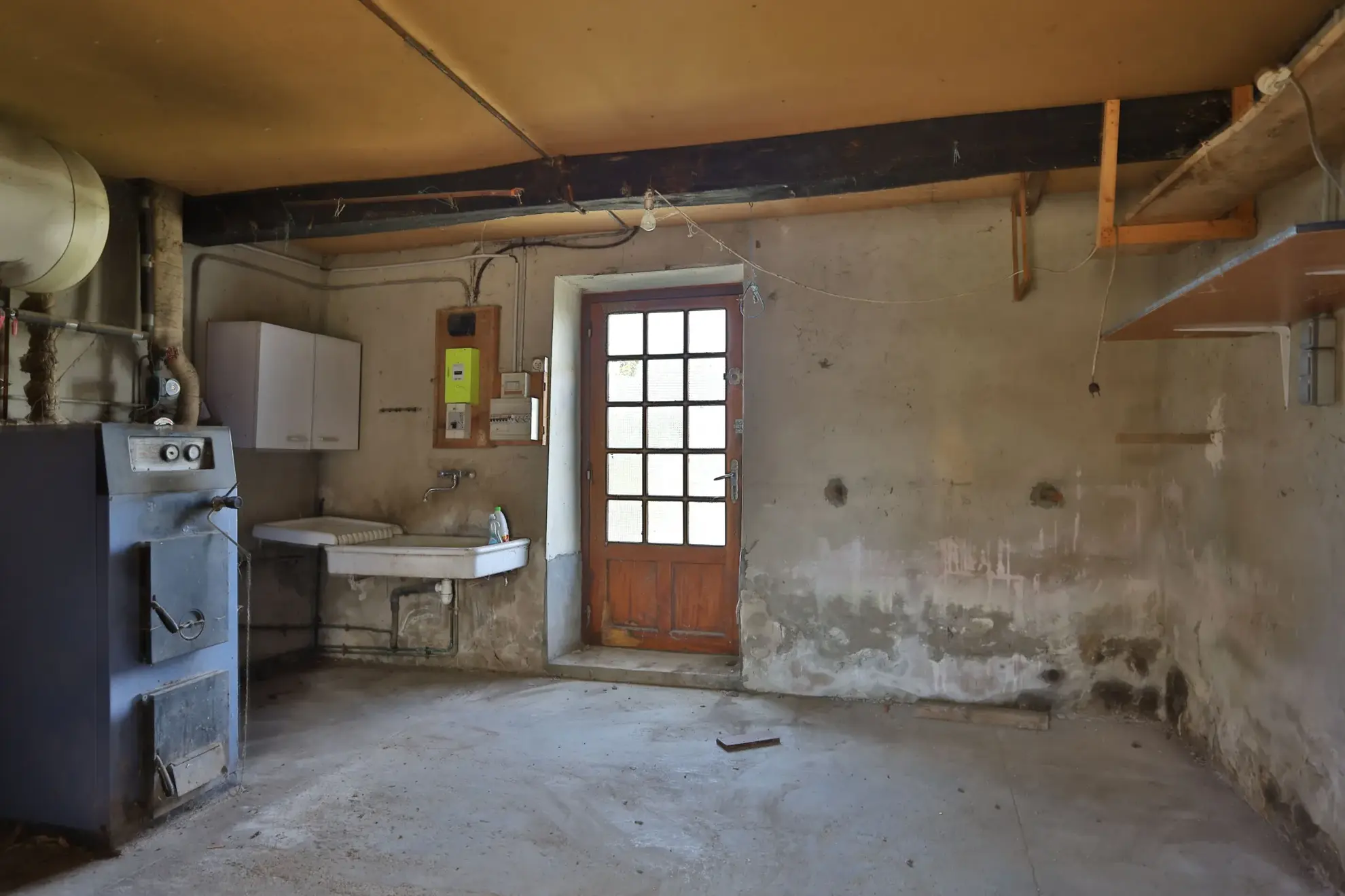 Maison à vendre de 133 m² à Beauvoir-de-marc avec jardin et travaux à prévoir 