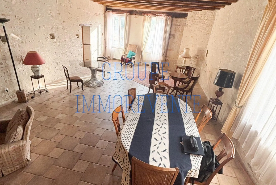 Maison spacieuse de 287 m² à Dun-sur-Auron avec mezzanine et terrasse 