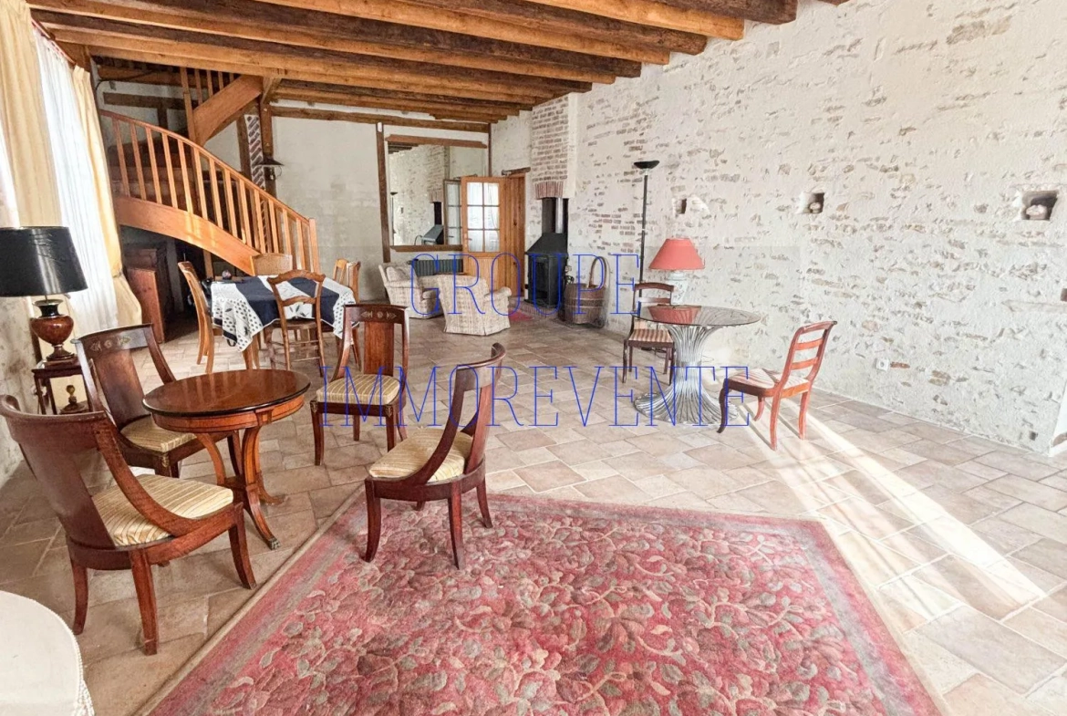 Maison spacieuse de 287 m² à Dun-sur-Auron avec mezzanine et terrasse 