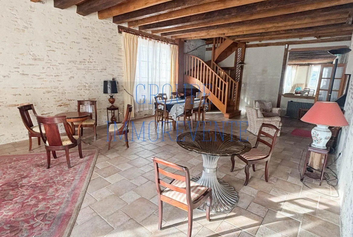 Maison spacieuse de 287 m² à Dun-sur-Auron avec mezzanine et terrasse 