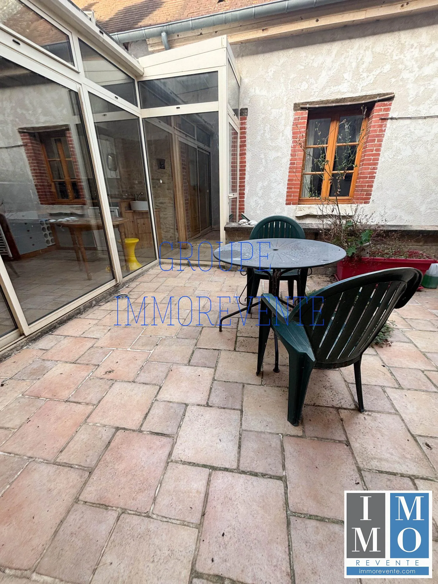 Maison spacieuse de 287 m² à Dun-sur-Auron avec mezzanine et terrasse 
