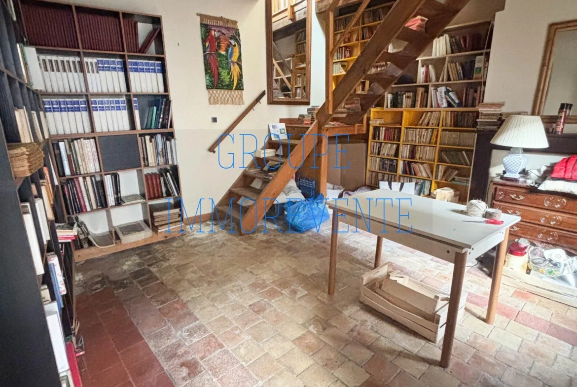 Maison spacieuse de 287 m² à Dun-sur-Auron avec mezzanine et terrasse 
