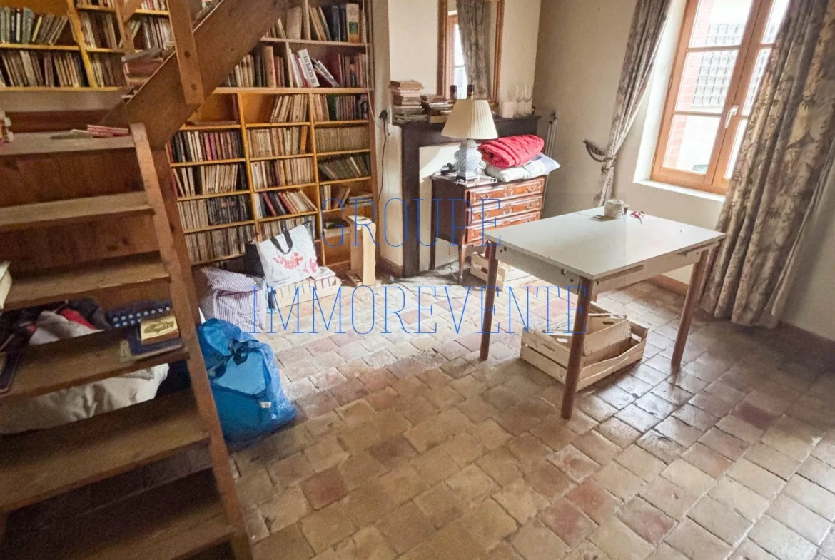 Maison spacieuse de 287 m² à Dun-sur-Auron avec mezzanine et terrasse 