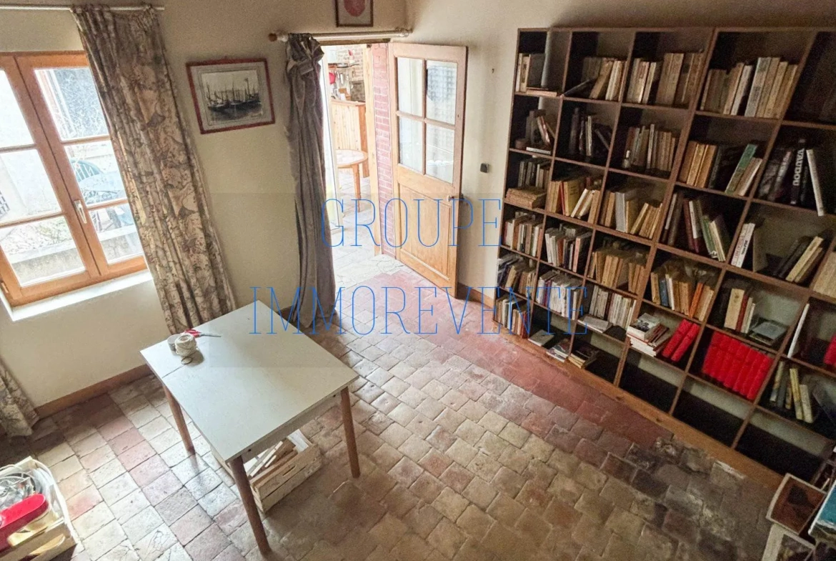 Maison spacieuse de 287 m² à Dun-sur-Auron avec mezzanine et terrasse 