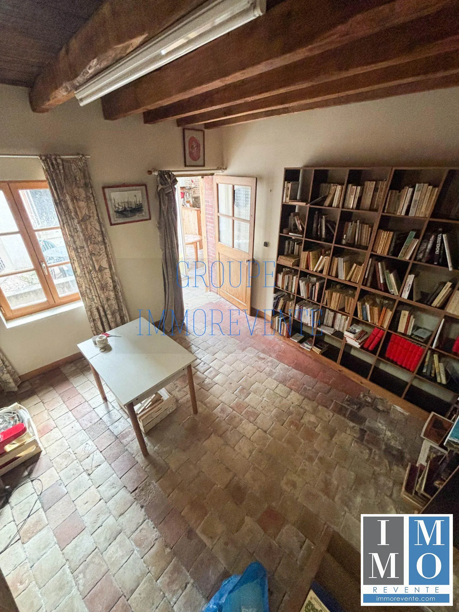 Maison spacieuse de 287 m² à Dun-sur-Auron avec mezzanine et terrasse 