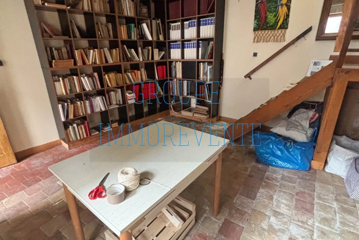 Maison spacieuse de 287 m² à Dun-sur-Auron avec mezzanine et terrasse 