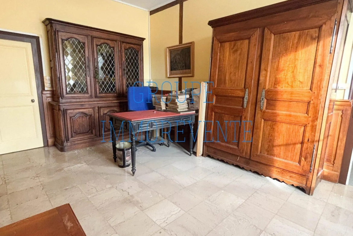 Maison spacieuse de 287 m² à Dun-sur-Auron avec mezzanine et terrasse 