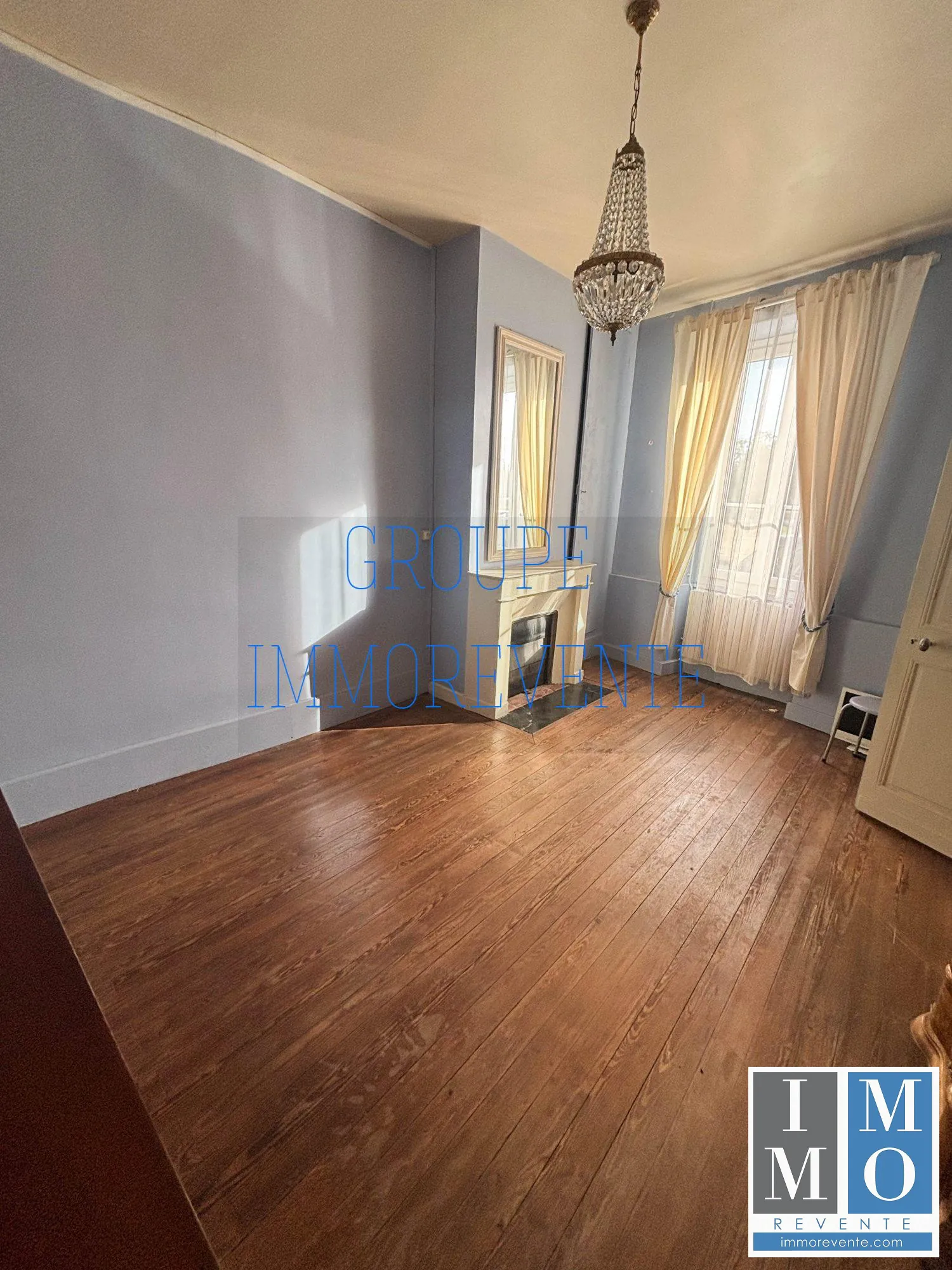 Maison spacieuse de 287 m² à Dun-sur-Auron avec mezzanine et terrasse 