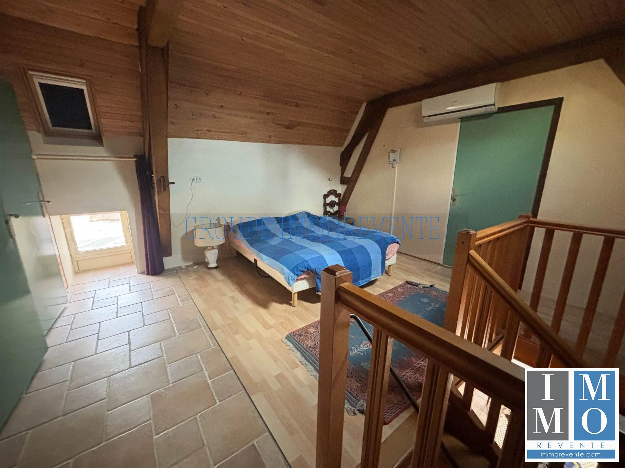 Maison spacieuse de 287 m² à Dun-sur-Auron avec mezzanine et terrasse 